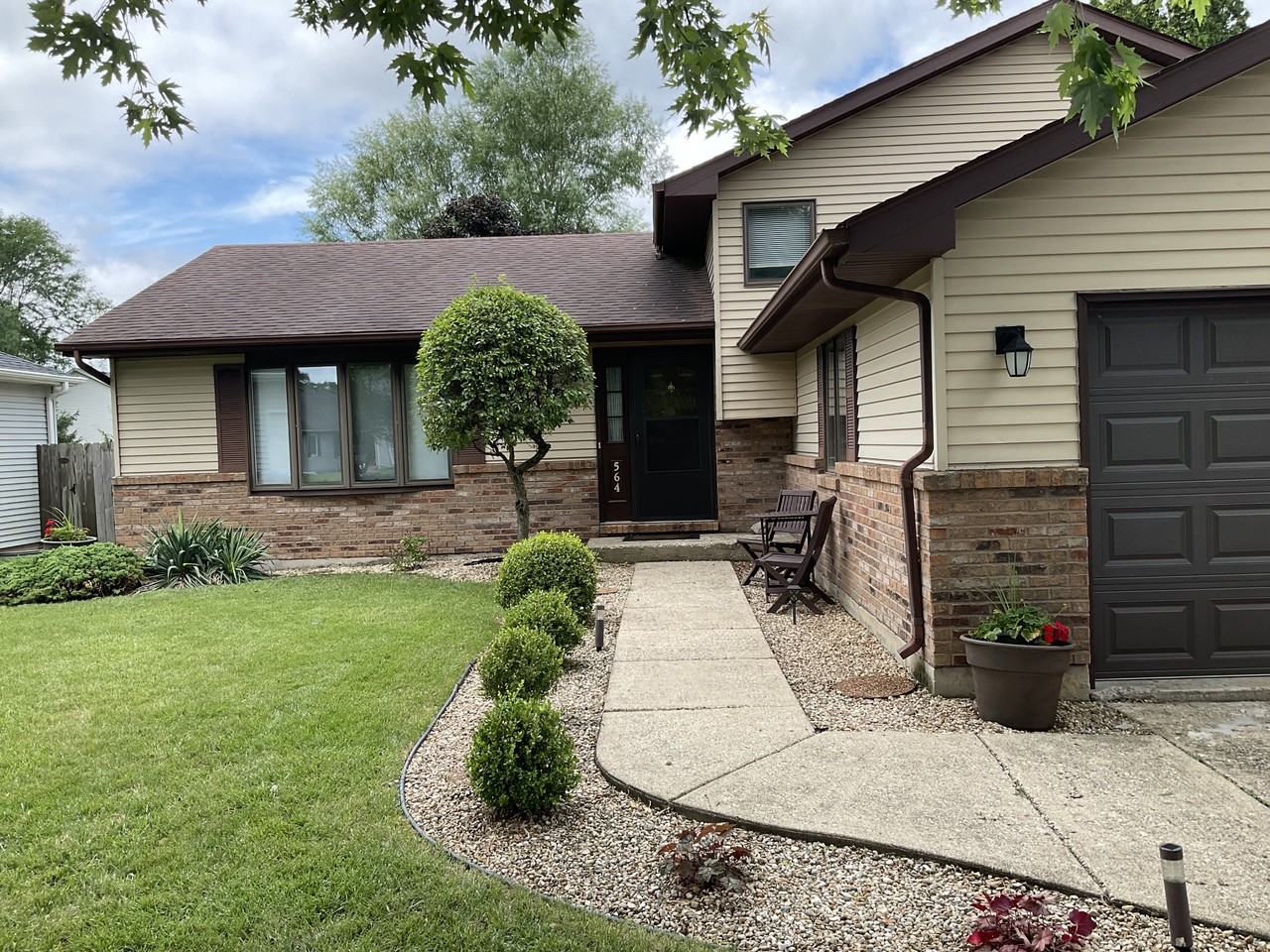 564 Saratoga Dr #NA - Photo 2 of 20