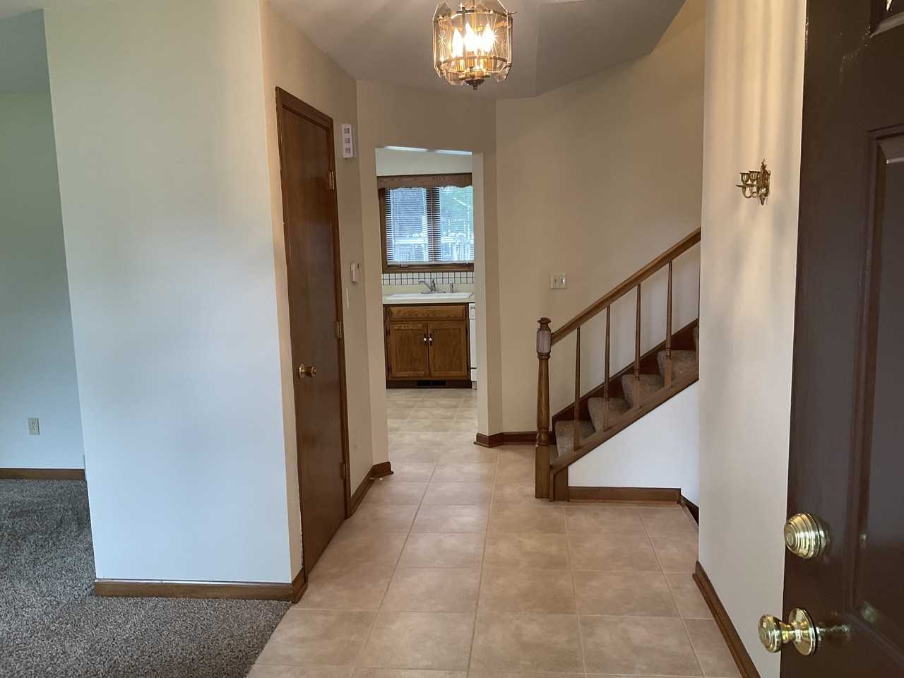 564 Saratoga Dr #NA - Photo 3 of 20