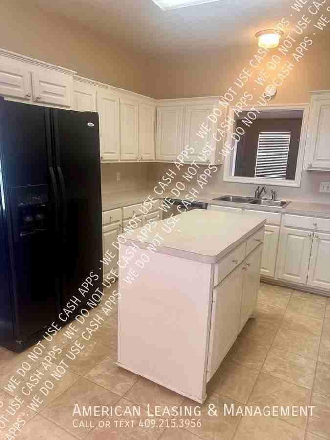 1006 Abby Rd - Photo 2 of 15