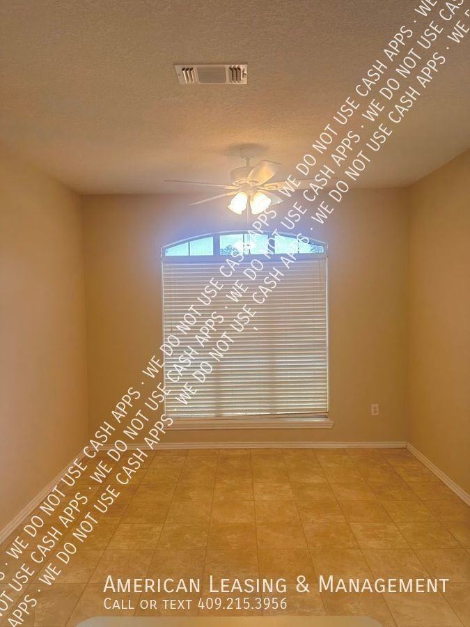1006 Abby Rd - Photo 3 of 15