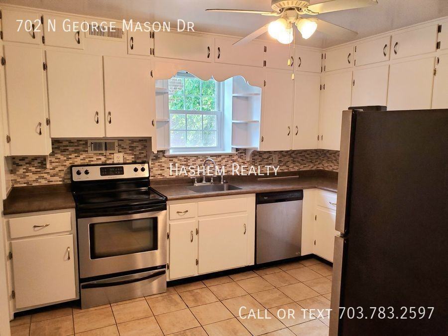 702 N George Mason Dr - Photo 2 of 30