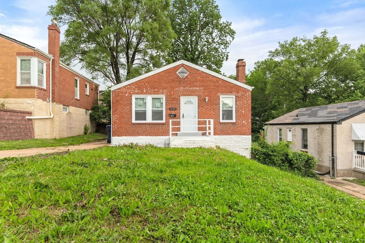 831 Harlan Avenue - Photo 2 of 11