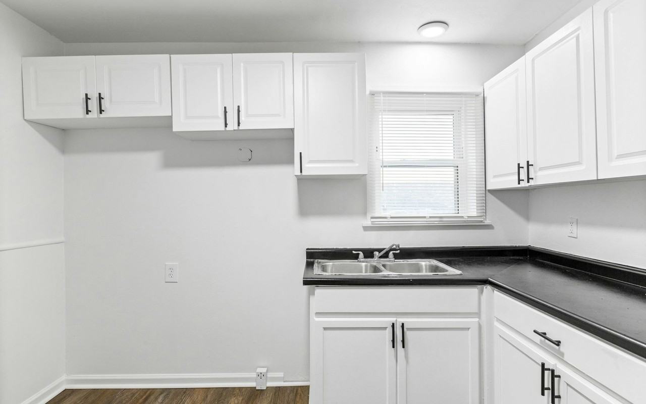 831 Harlan Avenue - Photo 5 of 11