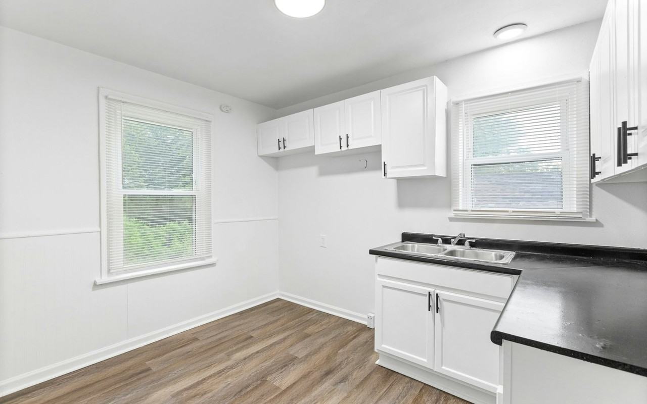 831 Harlan Avenue - Photo 3 of 11