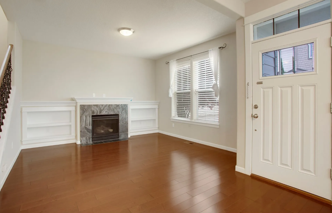 253 Northeast Sloane Way - Photo 3 of 22