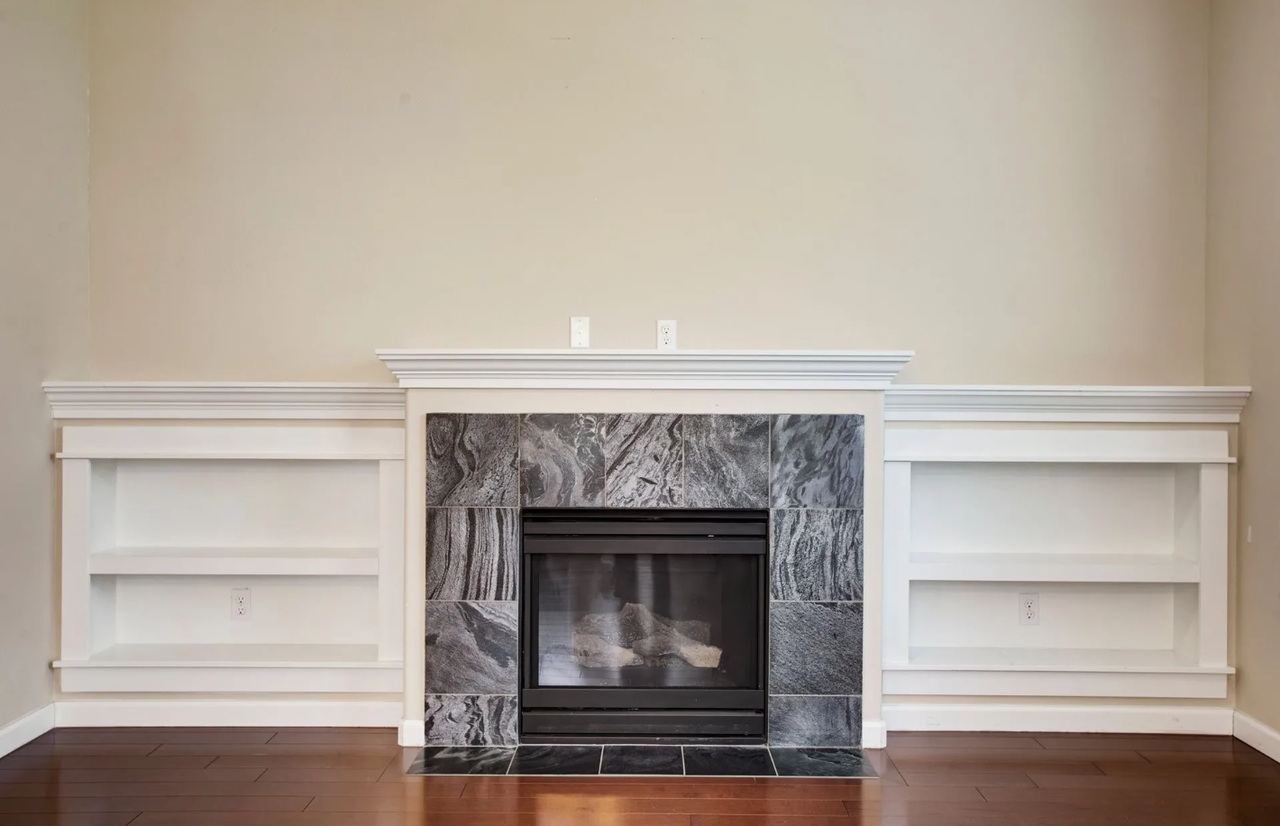 253 Northeast Sloane Way - Photo 4 of 22