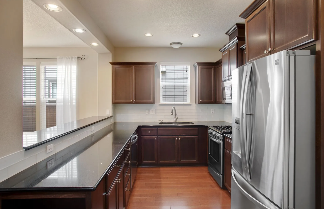 253 Northeast Sloane Way - Photo 5 of 22