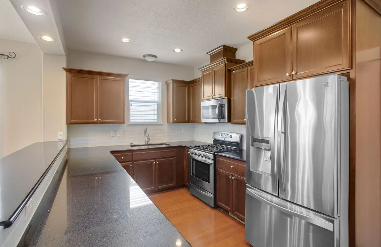 253 Northeast Sloane Way - Photo 6 of 22