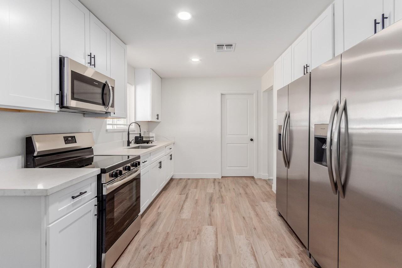 W 10th Dr - Photo 4 of 8