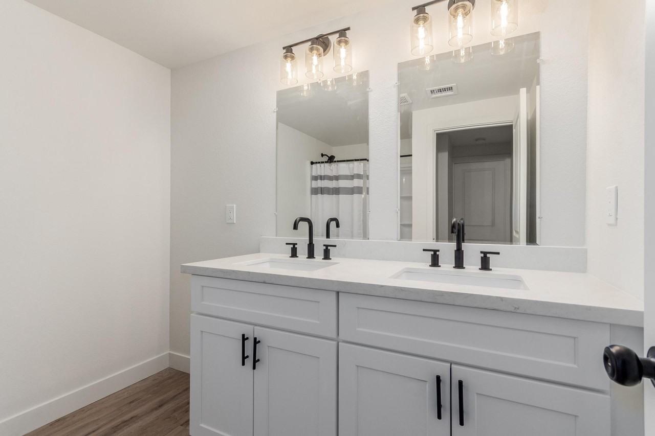 W 10th Dr - Photo 3 of 8