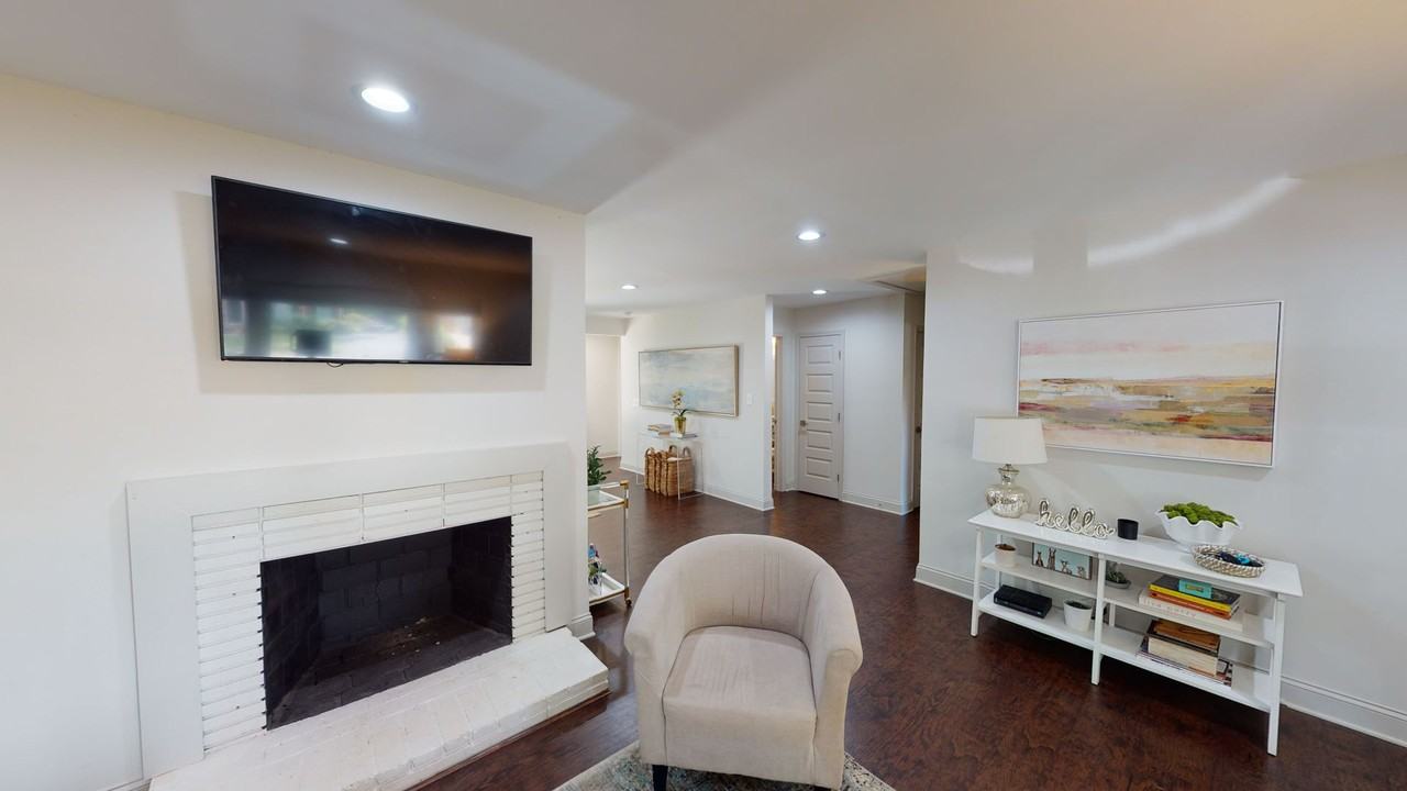1329 Mockingbird Ln - Photo 3 of 40