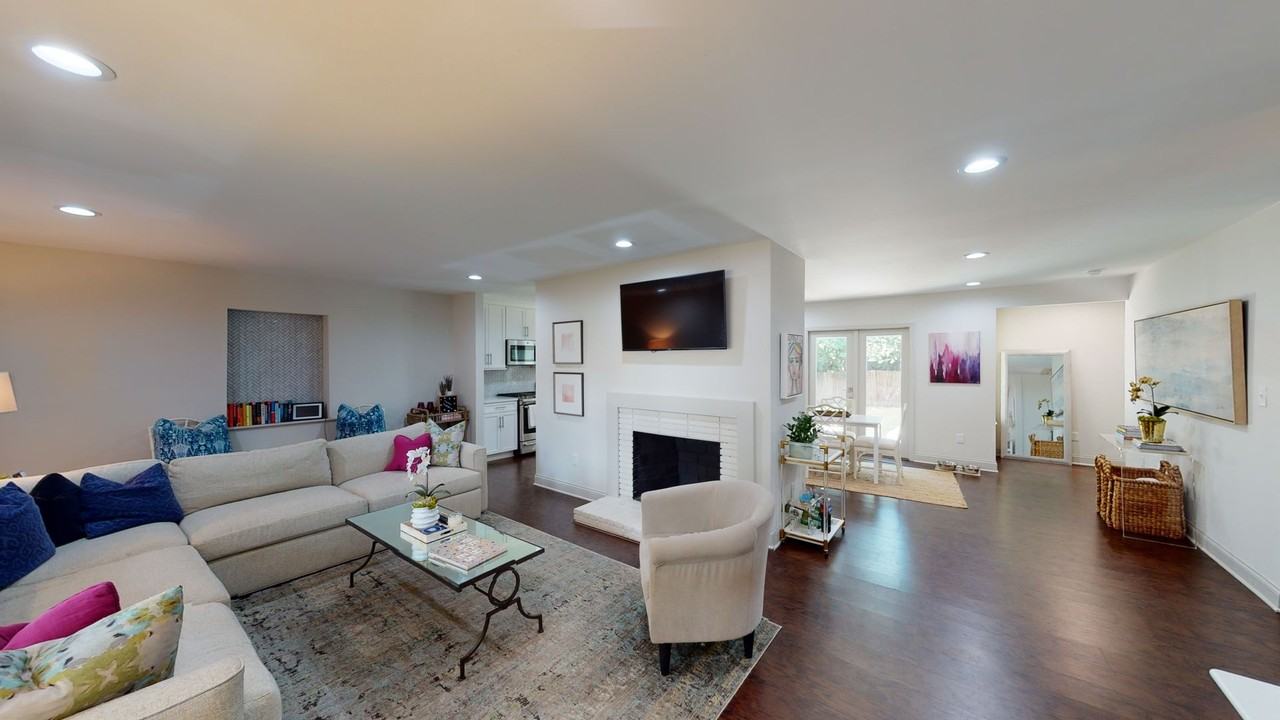 1329 Mockingbird Ln - Photo 4 of 40