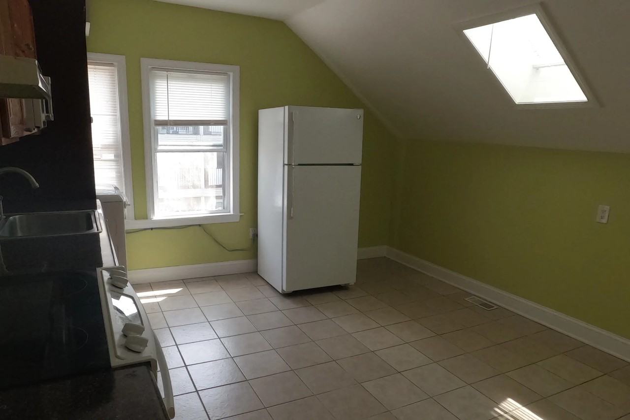 296 Alexander Ave - Photo 3 of 10