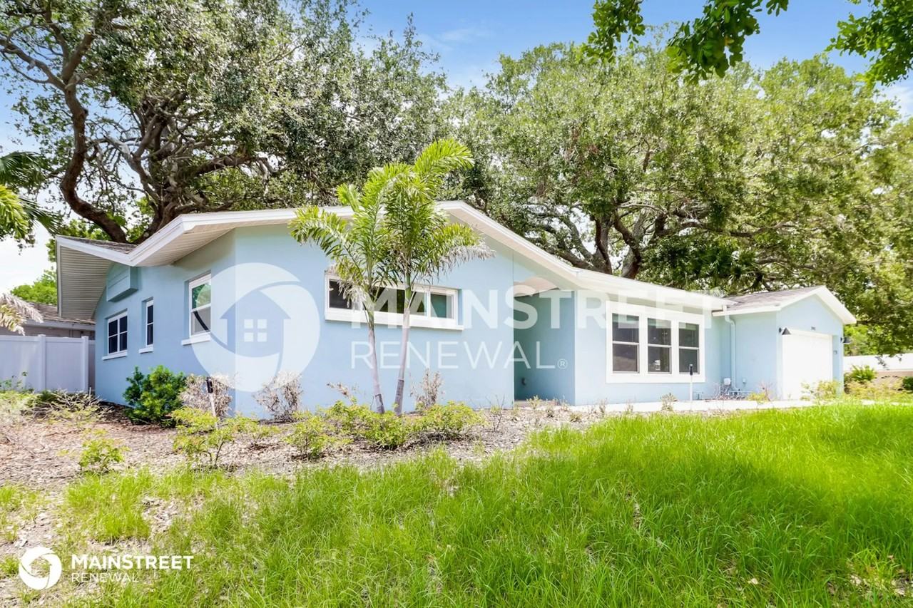 3945 Harbor Hills Dr - Photo 3 of 16