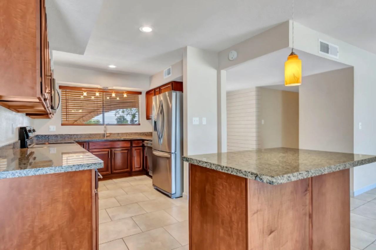 9649 N 42nd Ave - Photo 3 of 12