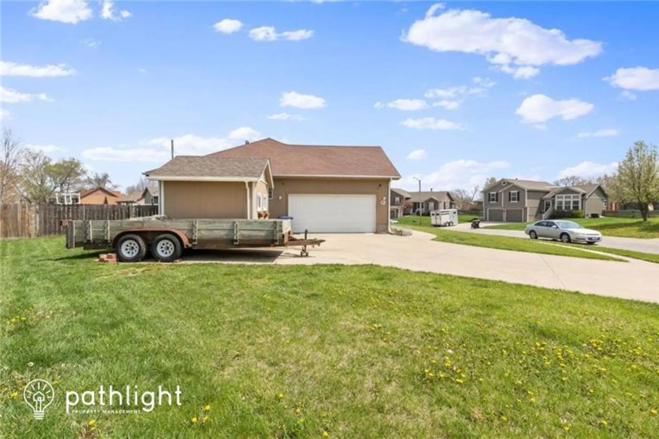 1302 Rayce Dr - Photo 2 of 27
