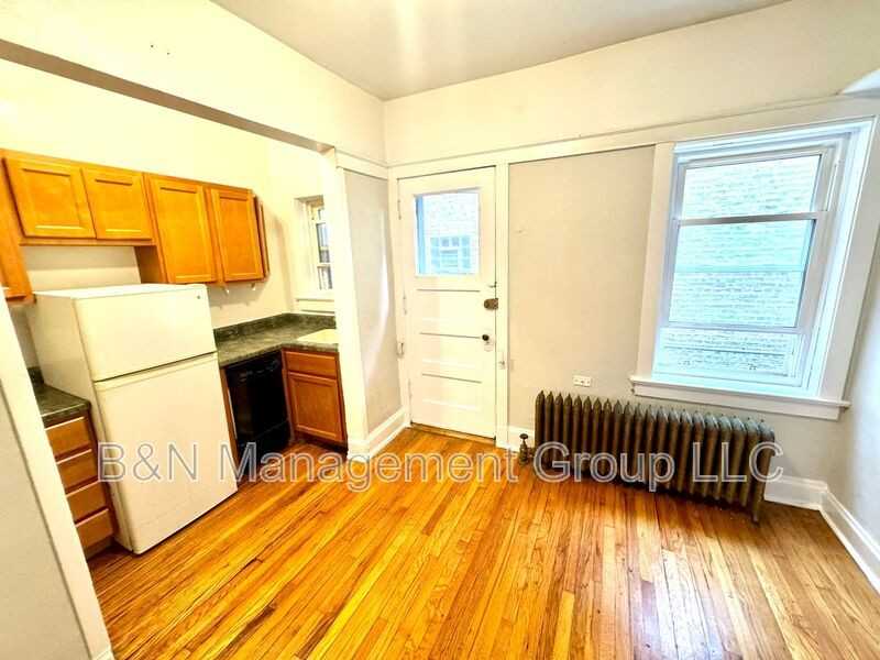 1055 W Dakin St #1 - Photo 3 of 10