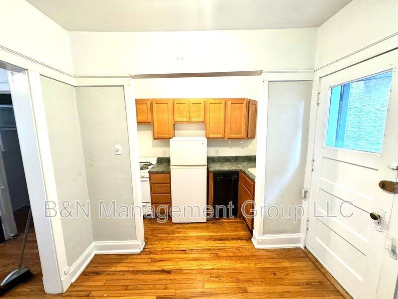 1055 W Dakin St #1 - Photo 4 of 10