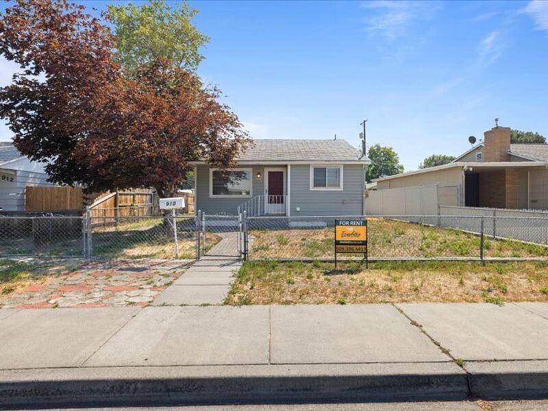910 Winslow Ave - Photo 2 of 11