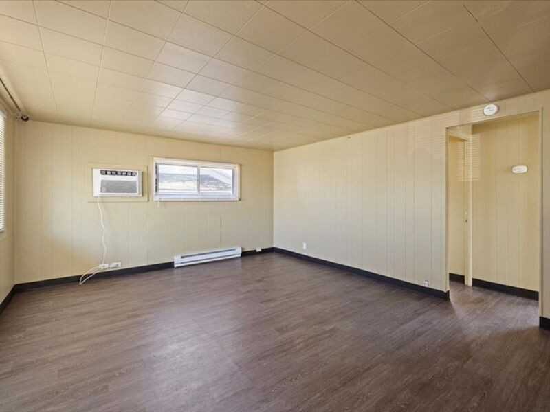 910 Winslow Ave - Photo 3 of 11