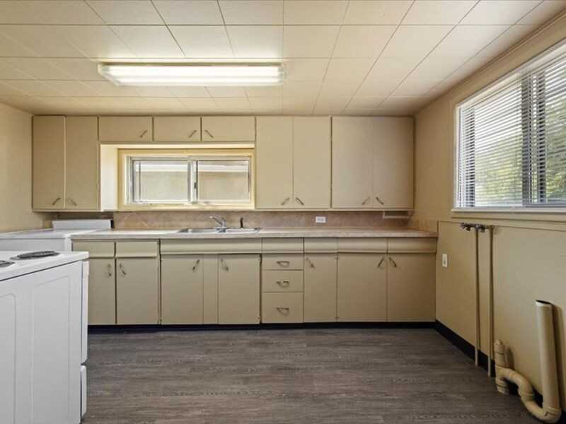 910 Winslow Ave - Photo 4 of 11