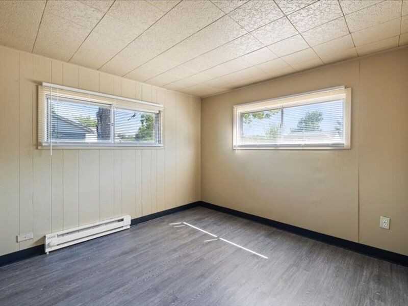 910 Winslow Ave - Photo 6 of 11