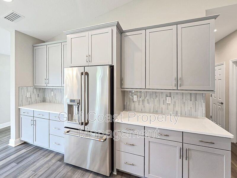 12554 Oak Hill Way - Photo 3 of 35