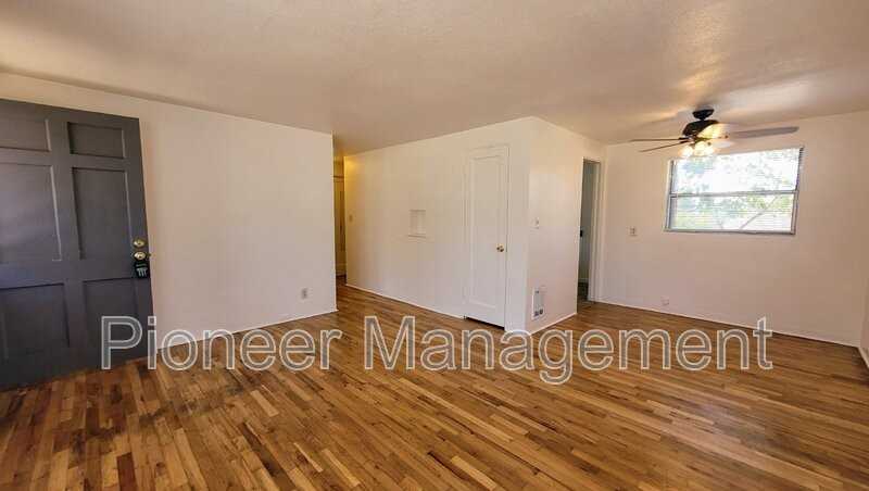 620 Ne Polk St - Photo 3 of 11