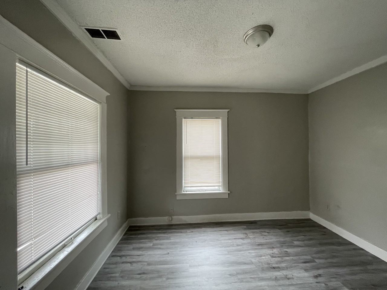 926 Stafford Ave - Photo 2 of 10