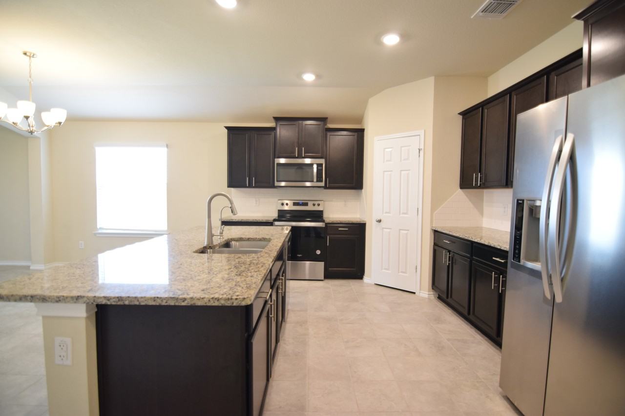 1801 Cow House Ct - Photo 4 of 28