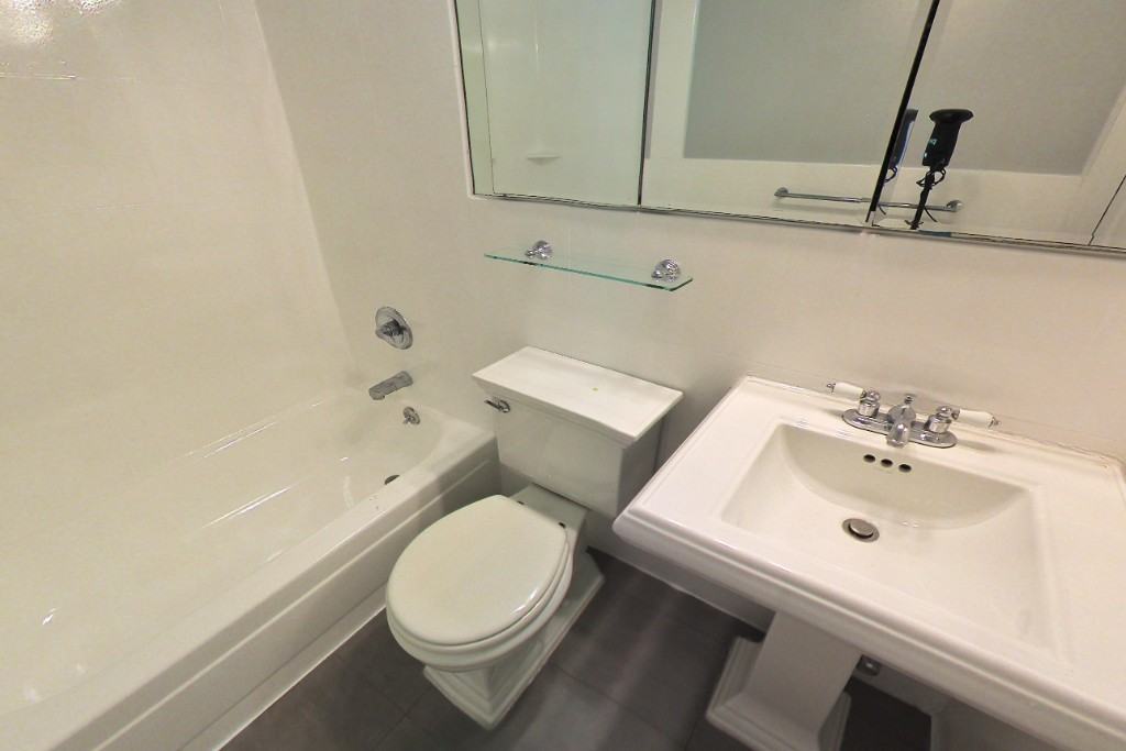 E 13th St #5H - Photo 6 of 6