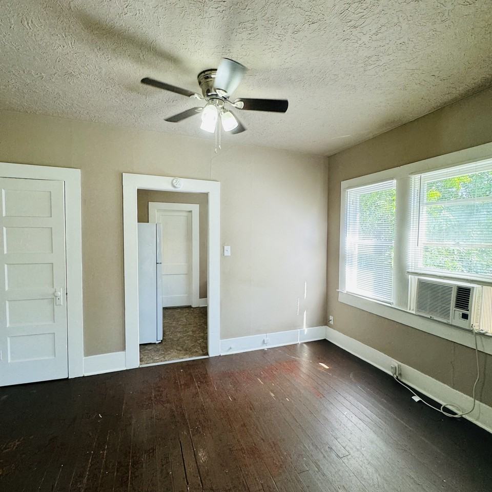 2909 7Th St - Photo 3 of 10