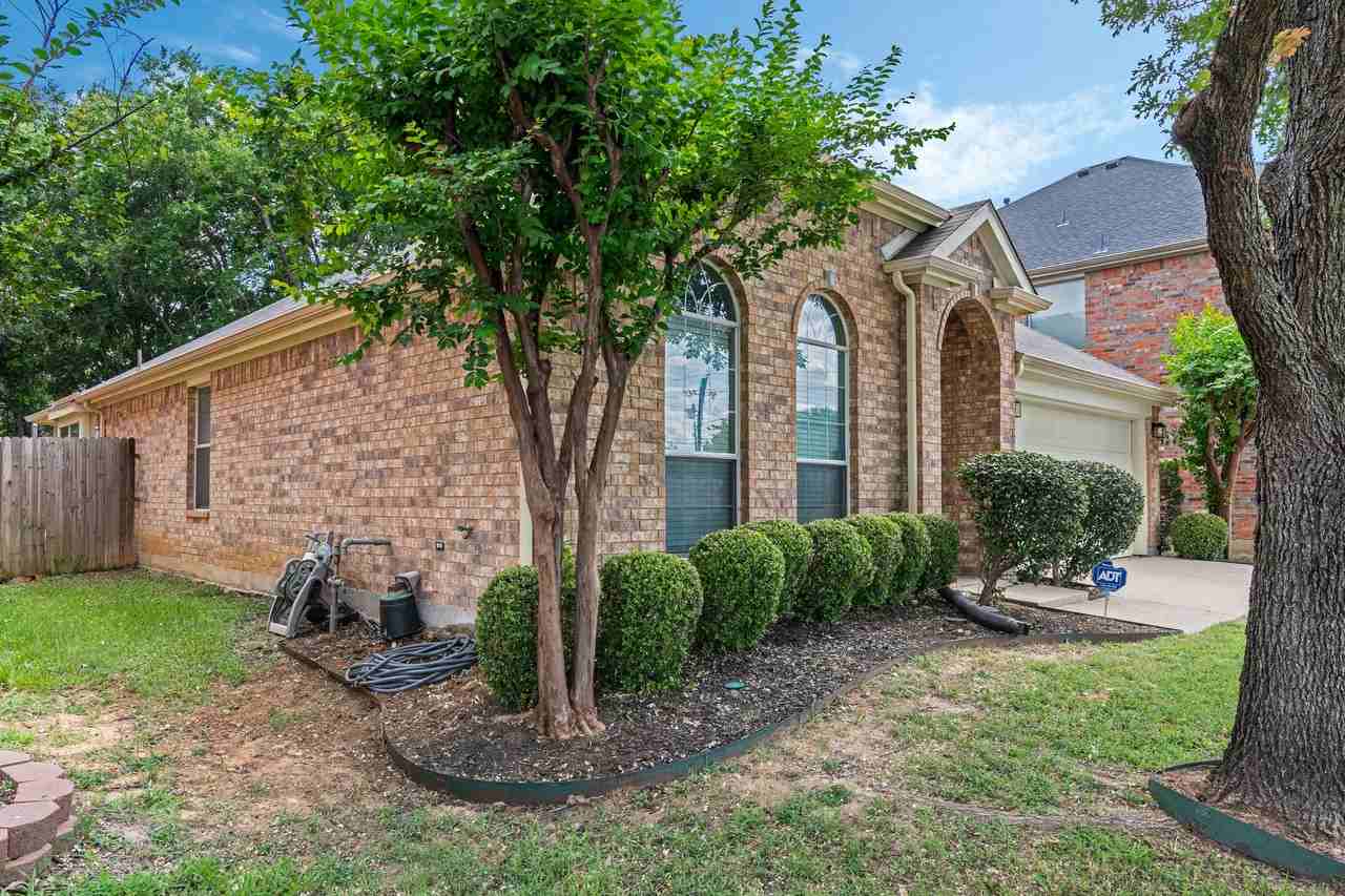 104 Goldenrain Tree Dr - Photo 2 of 32