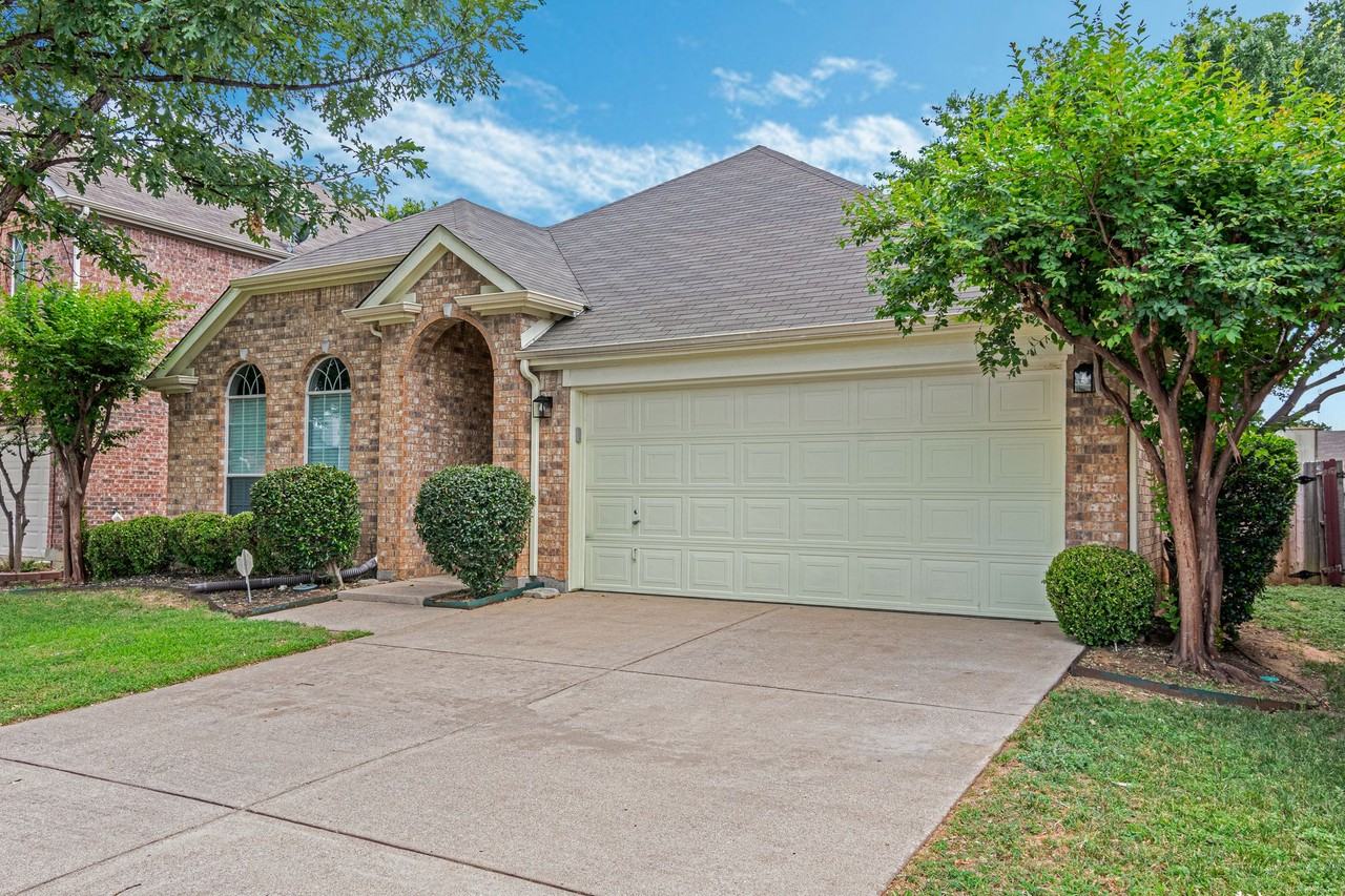 104 Goldenrain Tree Dr - Photo 3 of 32