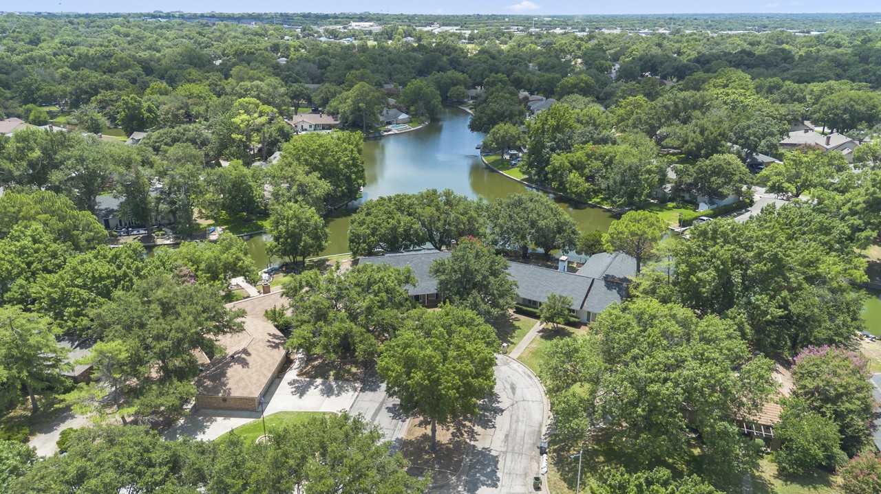 2202 Briarwood Blvd - Photo 3 of 36