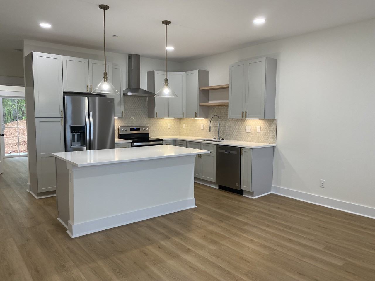 1355 Belfair St - Photo 2 of 13