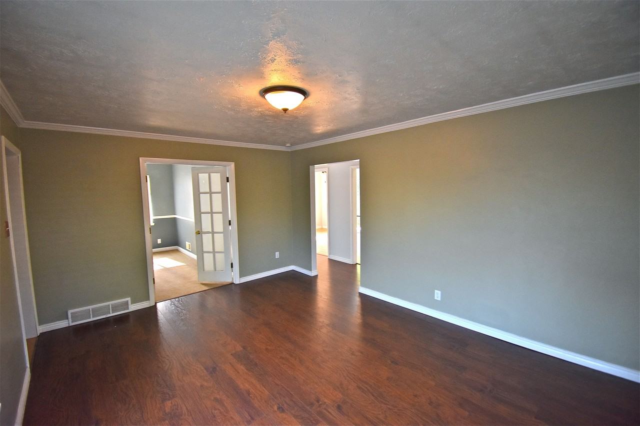 1881 E Stratford Ave - Photo 3 of 21