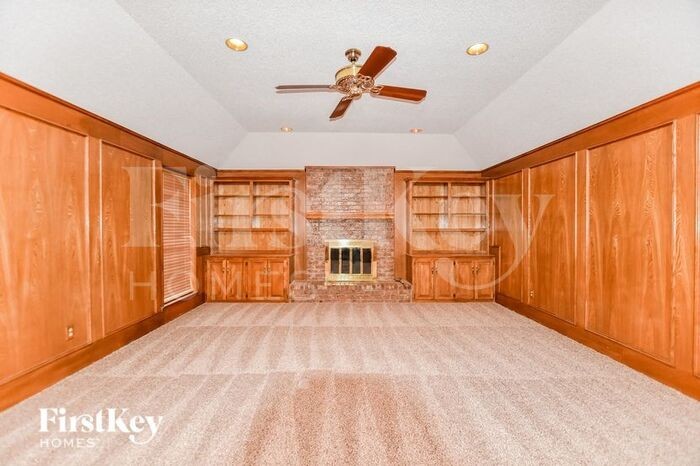 2502 Buttercup Dr - Photo 2 of 15