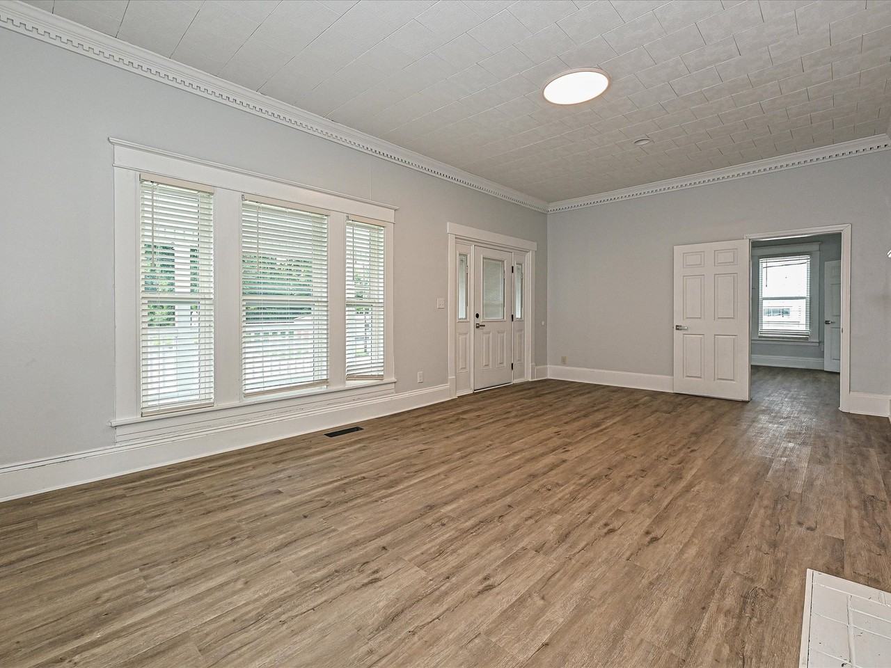 1210 S Salisbury Ave - Photo 2 of 24