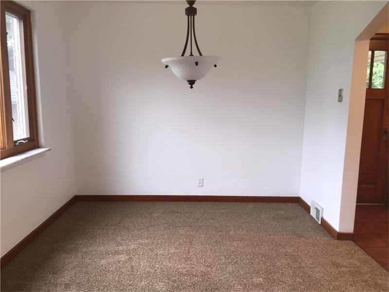 1152 Pennsylvania Ave - Photo 6 of 8