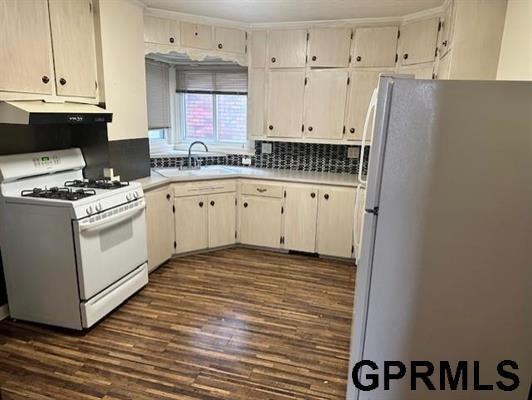 531 Park Ave - Photo 3 of 14