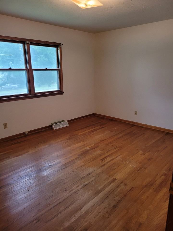 2212 Lincoln Ave - Photo 2 of 16