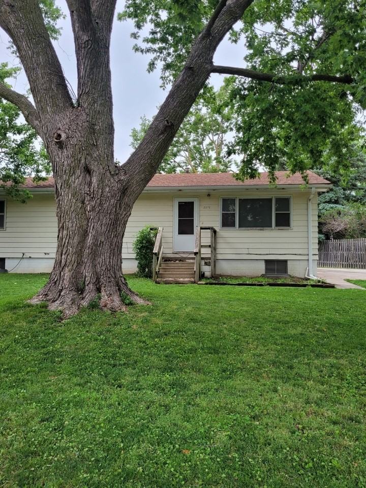 2212 Lincoln Ave - Photo 3 of 16