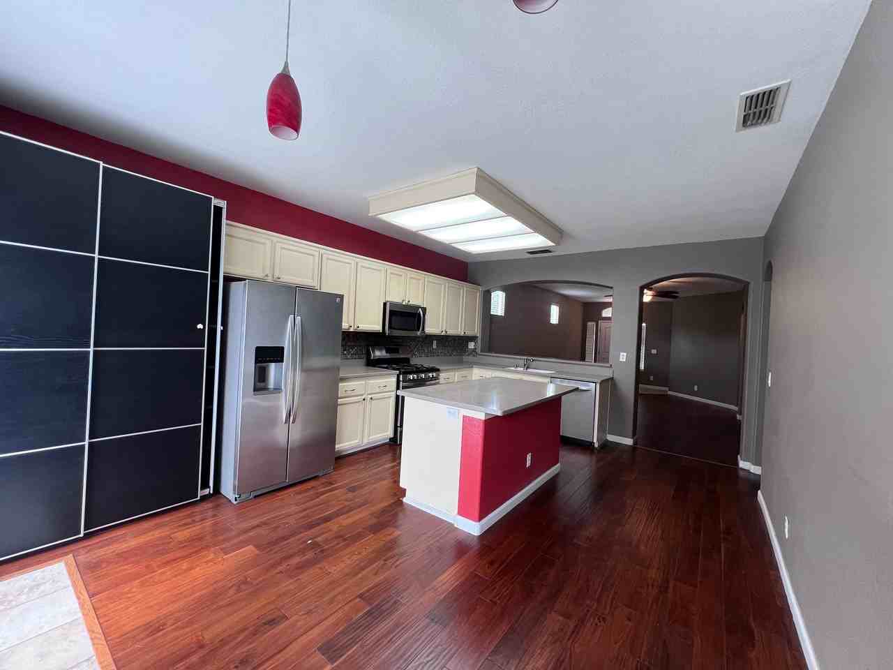 1015 Martin Ct - Photo 2 of 13