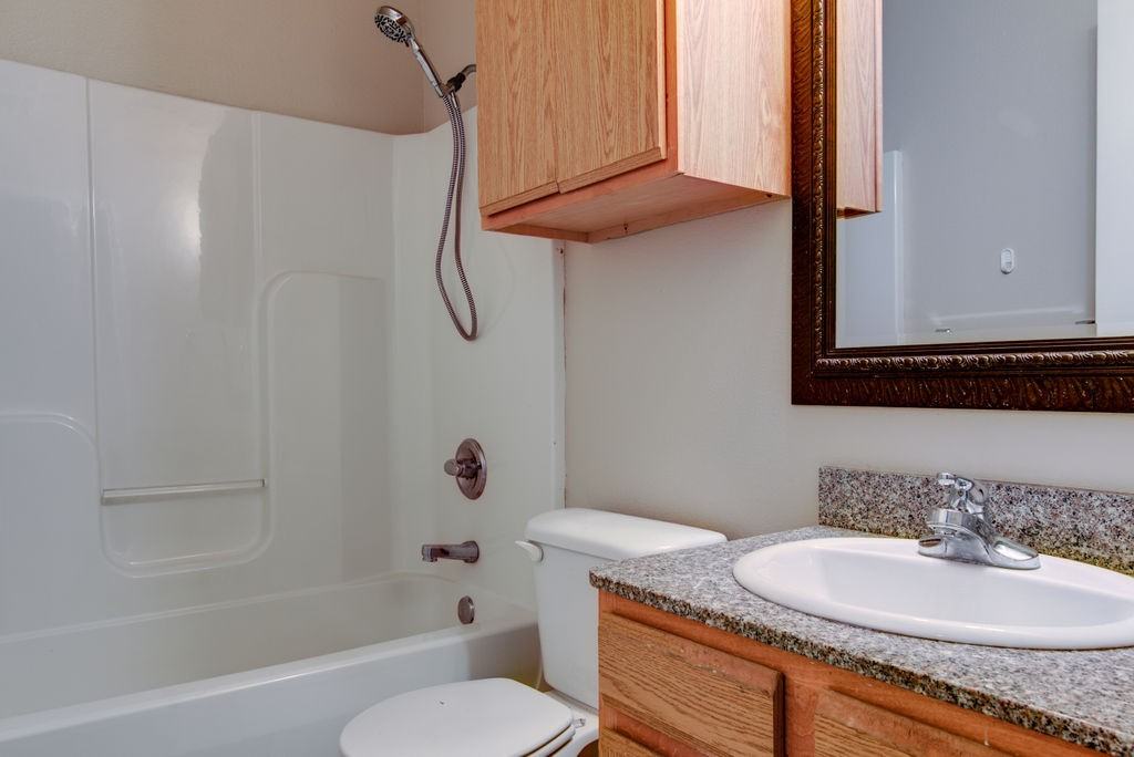 106 S East St - Photo 3 of 9