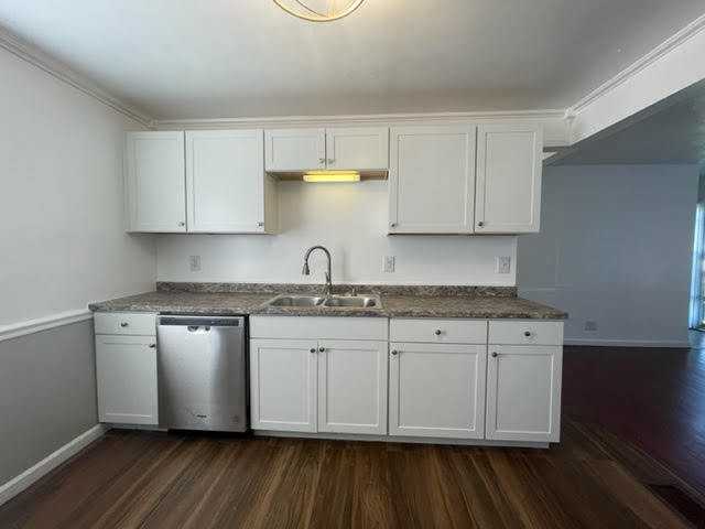 208 Walton Ave - Photo 3 of 21