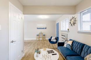 U of M Area! FULLY RENOVATED ONE BEDROOM APARTMENTS NOW AVAILABLE! - Photo 1 of 1
