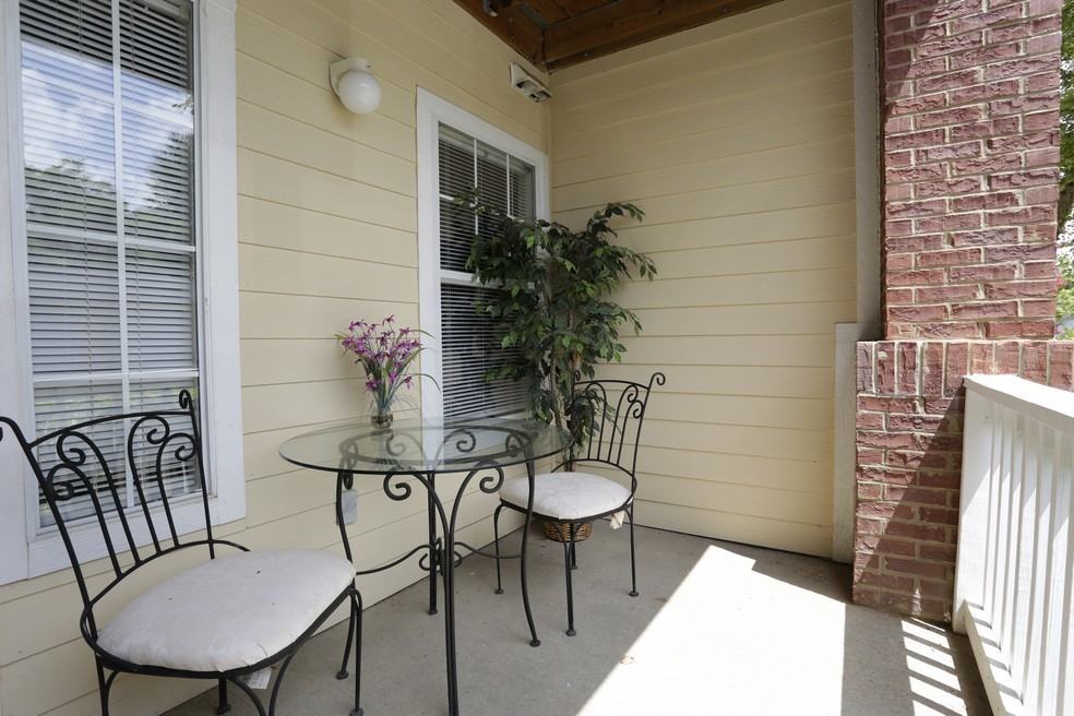 607 Emily Ln - Photo 2 of 50