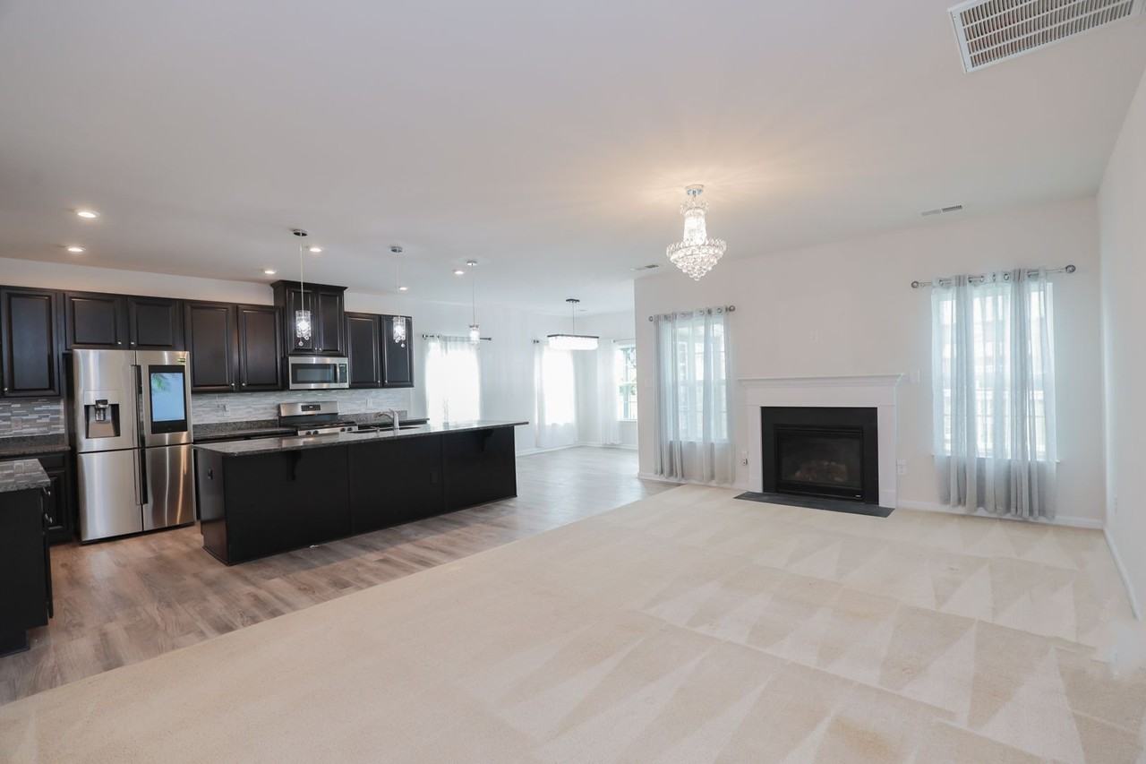 875 Eagle Pl - Photo 3 of 16
