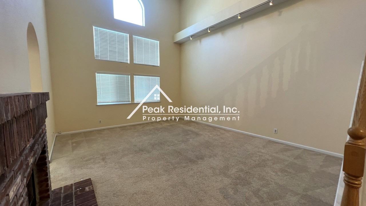 402 Harlow Ct - Photo 5 of 32